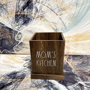 Kitchen wood utensil holder